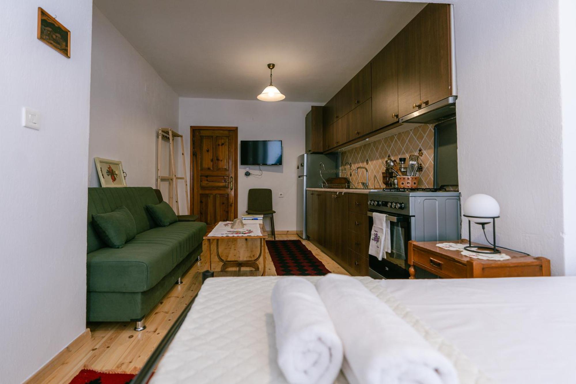 Petrichor Hotel Gjirokaster Luaran gambar