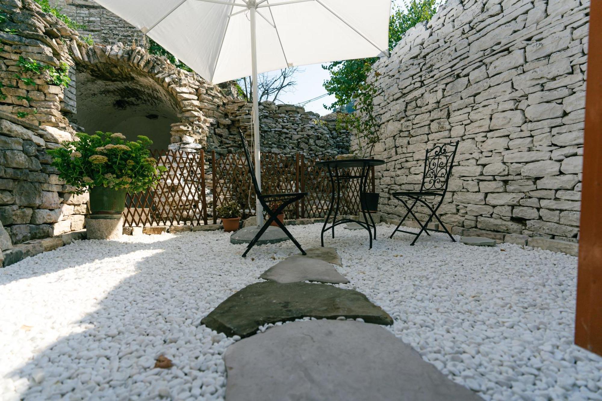 Petrichor Hotel Gjirokaster Bilik gambar